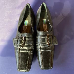 Ladies leather shoes